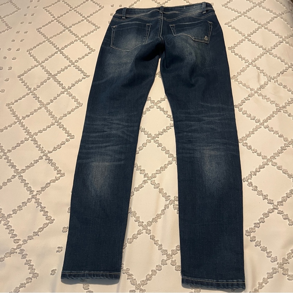 3D silver embellishments on unique jeans - Picture 8 of 9